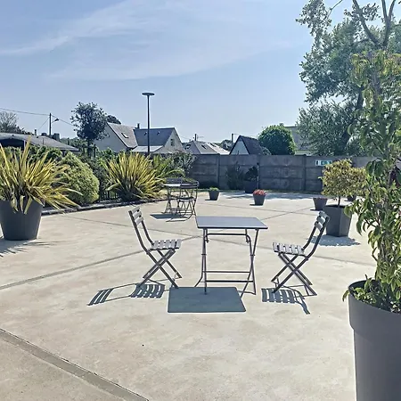 Mobil-home Grand Confort 4 Pers. A 200m De La Avec Piscine Chauffee Et Parking - Fr-1-361a-15 *