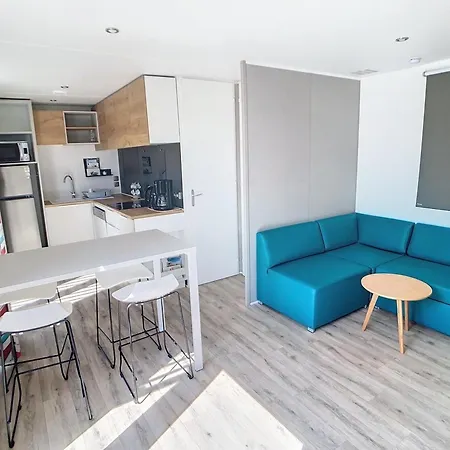 Mobil-home Grand Confort 4 Pers. A 200m De La Avec Piscine Chauffee Et Parking - Fr-1-361a-15